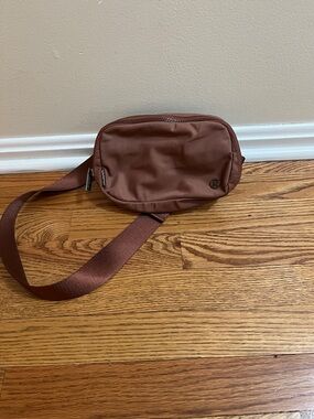 Lululemon everywhere belt bag 1L, copper